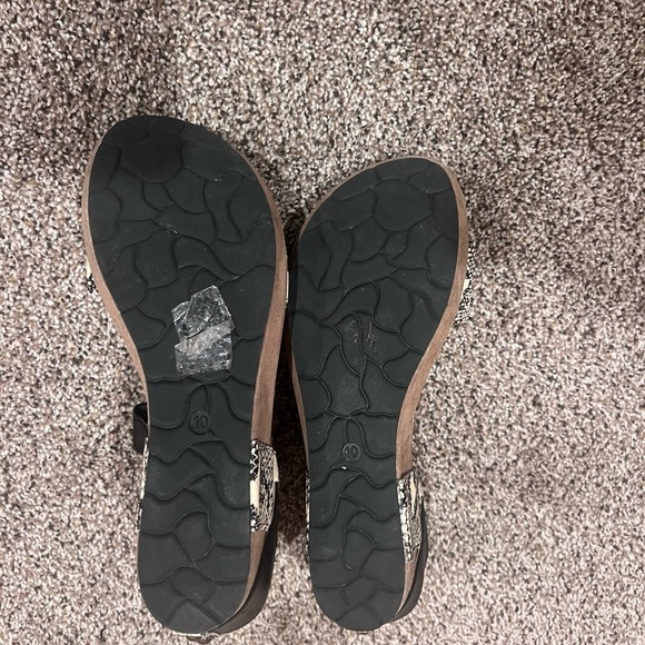 Pierre Dumas Black and Cream Sandals with Snake Print - Picture 5 of 6